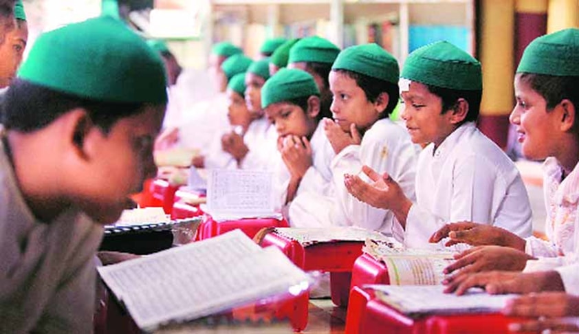 Calcutta HC Stays Union Of India Decision To De-Recognize Equivalence of Degrees Awarded By Madrassas [Read Order]