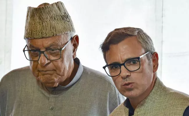 Jammu And Kashmir HC Allows Two MPs To Meet Farooq Abdullah And Omar Abdullah, But Cant Meet The Press [Read Order]