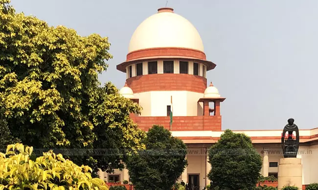SC Issues Notice On Plea Challenging Provisions Allowing Exclusive Custody Of Child To One Of The Parents