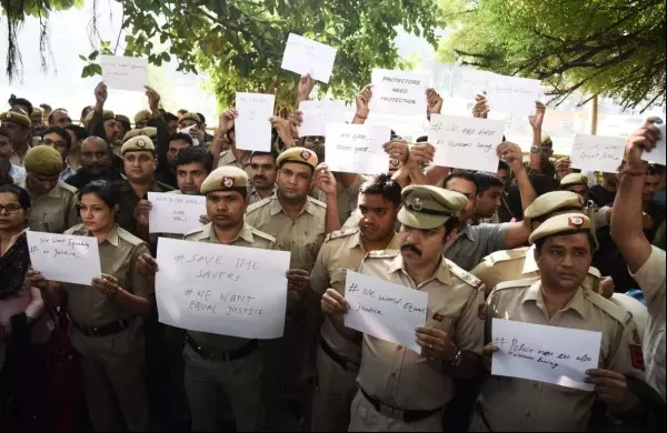 Take Recourse To Settlement Before Seeking Action Against Protesting Police Officers: Delhi HC Tells Petitioner