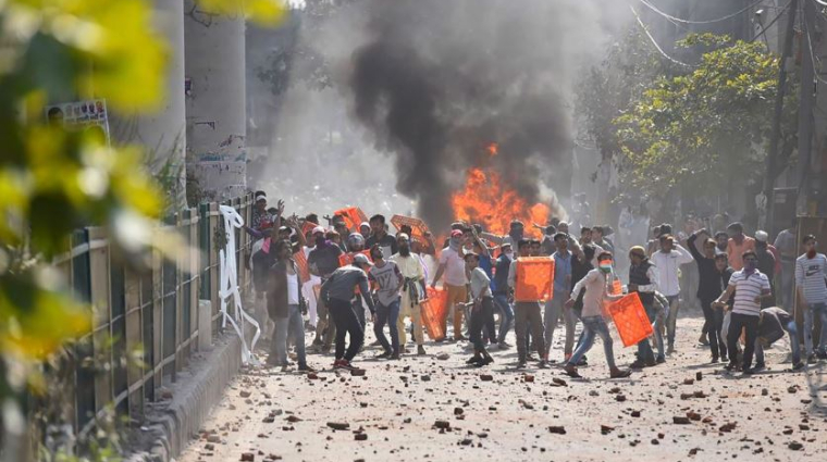 Delhi Riots-Police Version That Muslim Rioter Rubbing Shoulders With Hindu Rioters To Kill Muslim Boy Doesnt Appeal To Senses: Delhi Court Grants Bail
