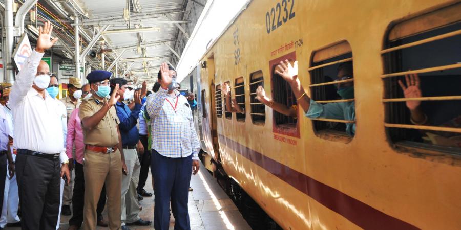 Shramik Trains : Karnataka HC Asks State To Clarify Stand On Bearing Rail Fare Of Migrants Who Cant  Pay [Read Order]