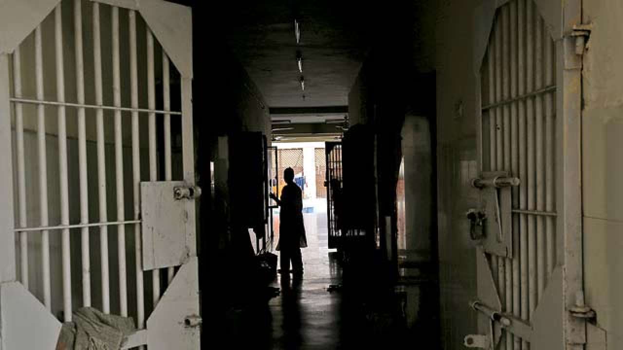 COVID19- Bombay High Court To Give Directions To Decongest Prisons In Suo Motu Case