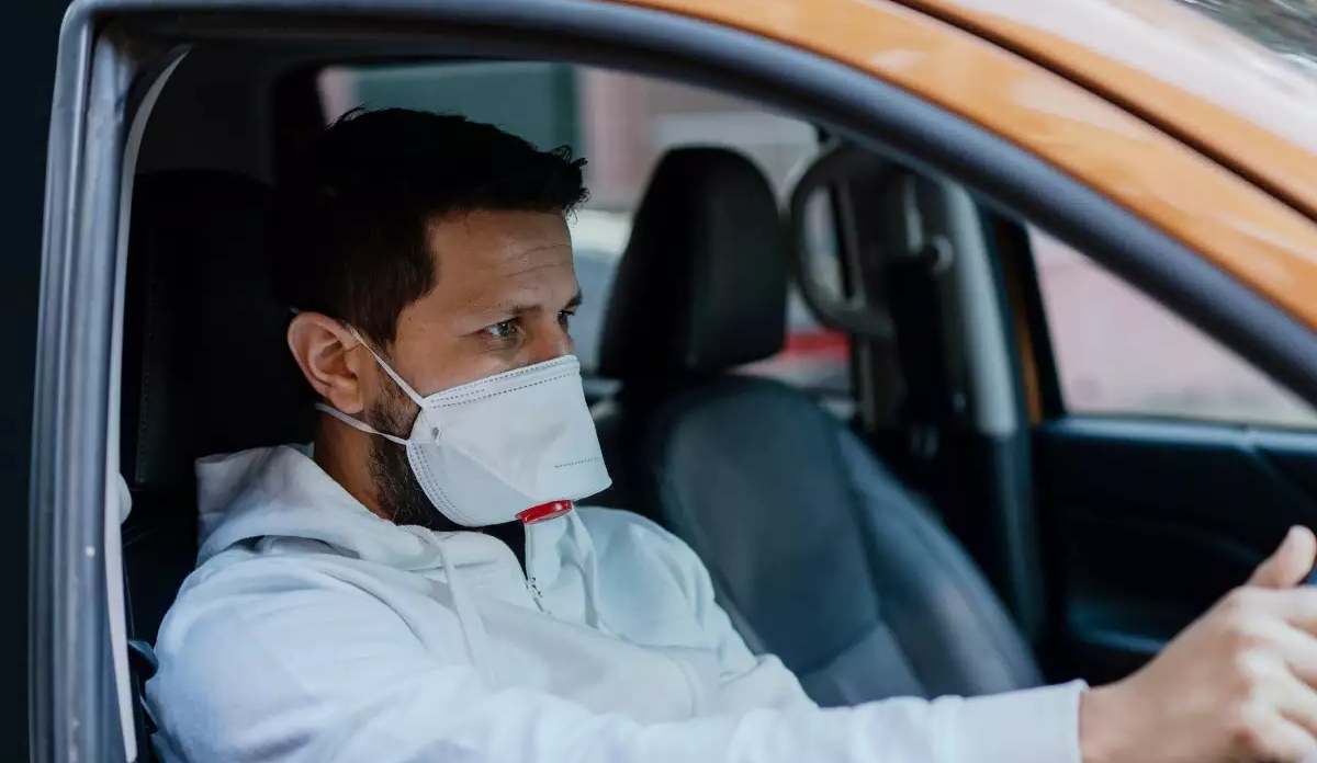 'It Is Absurd': Delhi High Court Asks Govt To Reconsider Order Mandating Face Masks Inside Private Vehicles