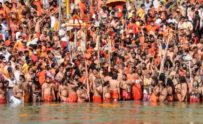 Kumbh Mela Attendees Violating COVID19 Protocols : Plea In Supreme Court To Stop Mass Gatherings In Haridwar
