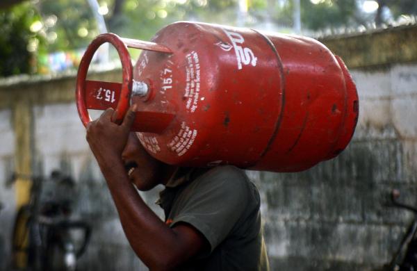Plea In Kerala High Court Seeks Vaccine Priority For LPG Delivery Personnel