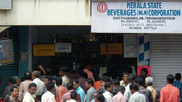 Long Queues Outside Liquor Stores Hinder Safe Movement Of Women & Children: Kerala High Court Urges Excise Dept. To Consider Walk-In Shops