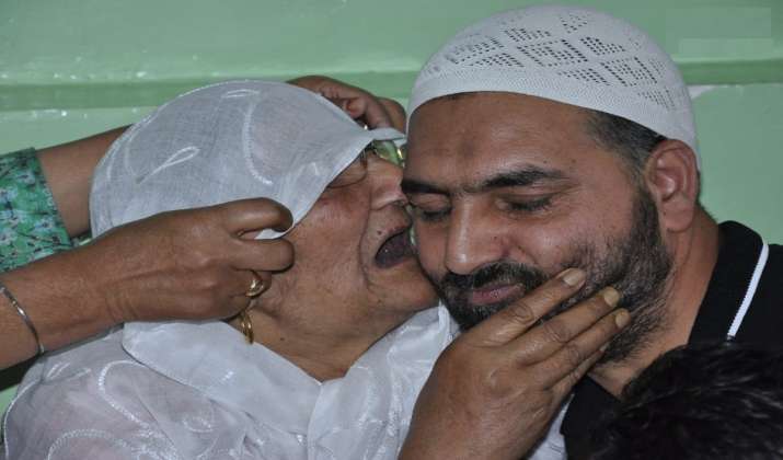 Bashir Ahmad Baba on rejoining family after acquittal in UAPA case following 11 years undertrial custody (India TV photo)