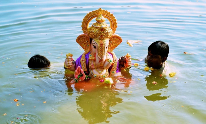 PIL States Shadu Clay Idols More Dangerous For The Environment Than Pop - Bombay HC Dismisses PIL On A Technicality