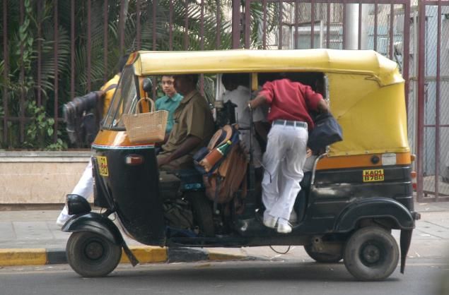 No Person Supposed To Share Seat Of Driver In 3-Wheeler Goods Carriage : Kerala High Court