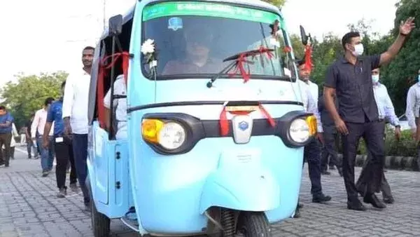 Delhi Govt Policy To Issue Permits Solely To E-Auto Rickshaws Not Arbitrary : Supreme Court Rejects Bajajs Plea