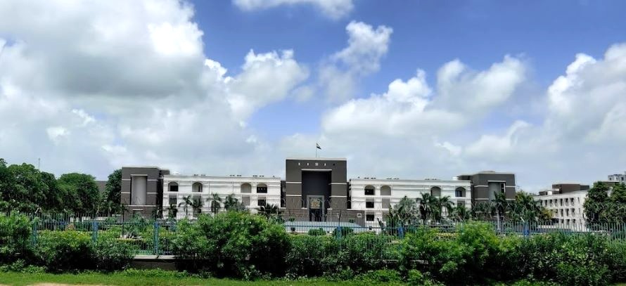 The Rules Of A University To Prevail Over The Rules Of The Bar Council Of India For The Conduction Of Examinations And Results: Gujarat High Court