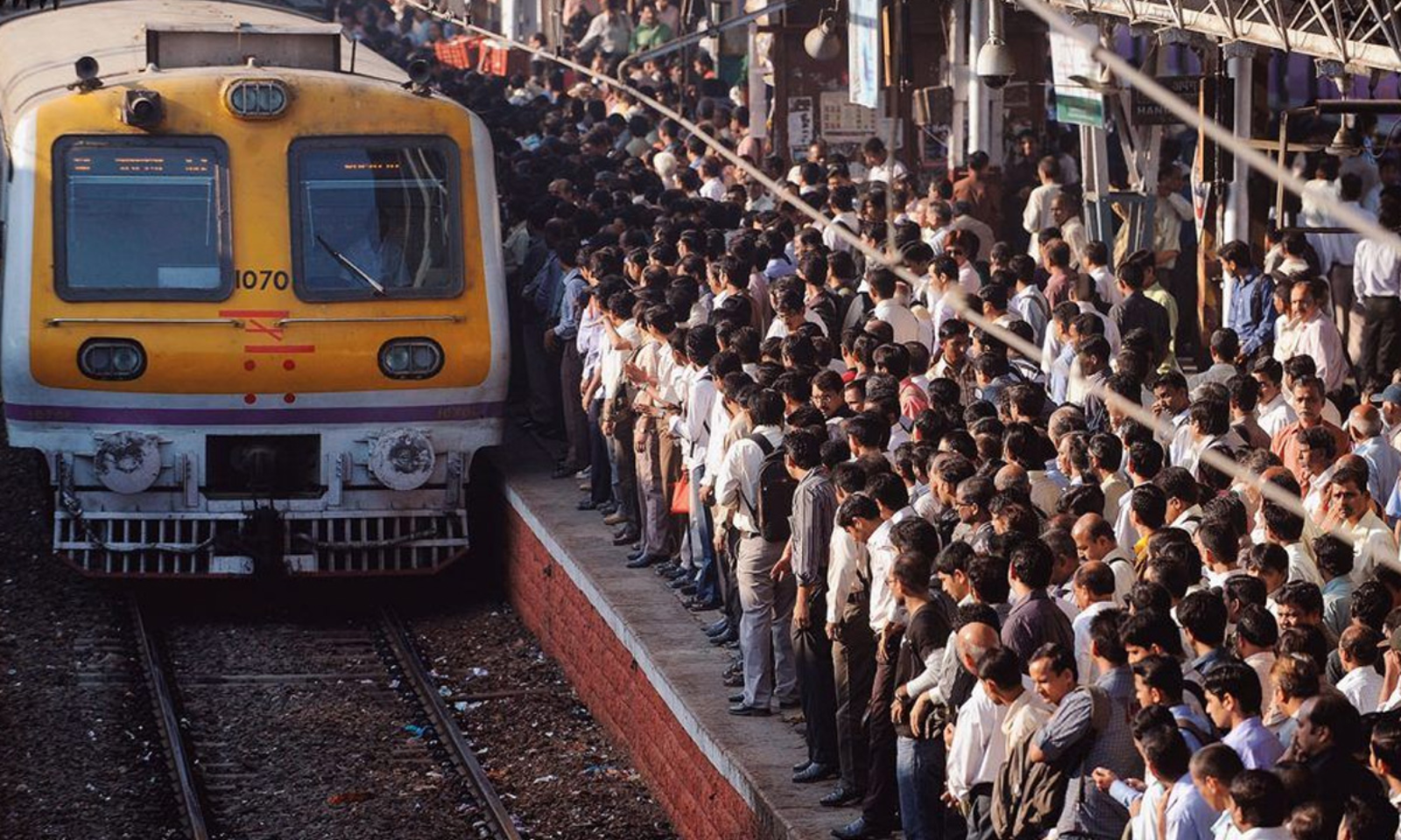Evidence Of Jerk Or Chain Pulling Not Necessary, People In Our Country Fall  Off Crowded Trains And Die: Bombay HC Grants Relief Under Railways Act
