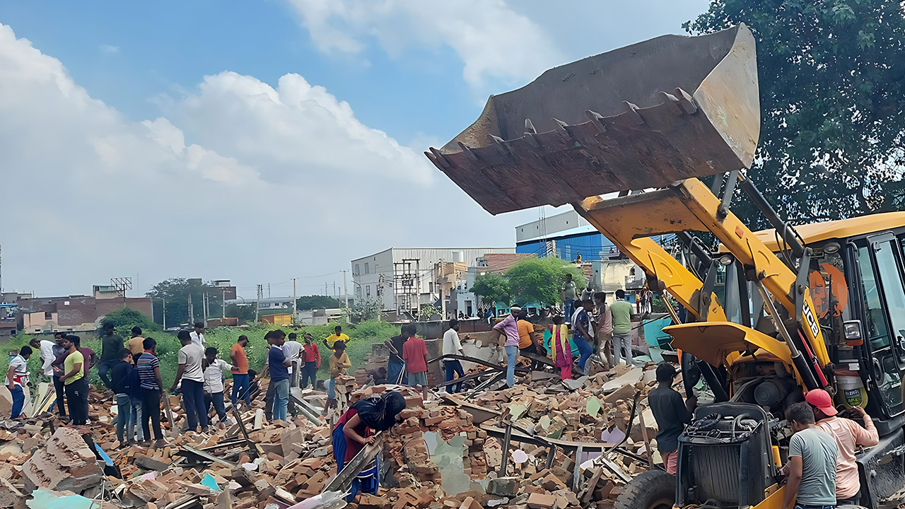 Jhuggi Demolitions : How Actions Of Authorities Go Against The Legislative Intent - Vimarsana News