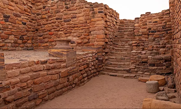 Gujarat High Court Imposes ₹1 Lakh Costs On ASI For Delaying Compensation To Dholavira Farmers, Orders Recovery From Erring Officers Gujarat High Court Imposes ₹1 Lakh Costs On ASI For Delaying Compensation To Dholavira Farmers, Orders Recovery From Erring Officers