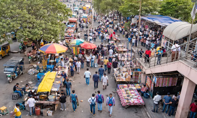 Delhi High Court Directs MCD To Clear Hawkers From Anand Vihar ISBT, Orders Beautification Plan