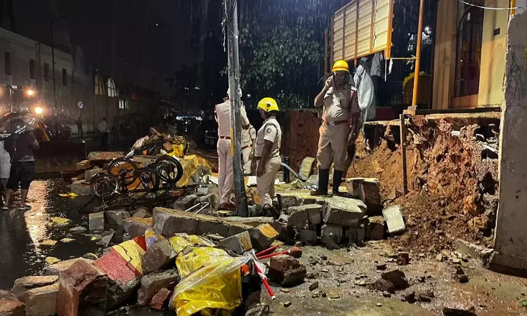 No Prima-Facie Evidence Of Gross Dereliction Of Duty: Karnataka High Court Quashes Suspension Of Engineer Over Hospital Wall Collapse No Prima-Facie Evidence Of Gross Dereliction Of Duty: Karnataka High Court Quashes Suspension Of Engineer Over Hospital Wall Collapse