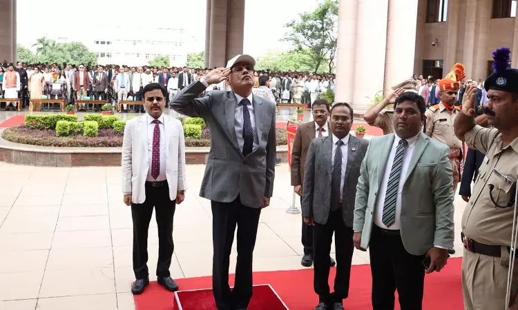 Allahabad High Court Lucknow Bench Marks 80th Independence Day With Flag Hoisting, Tributes To Mahatma Gandhi