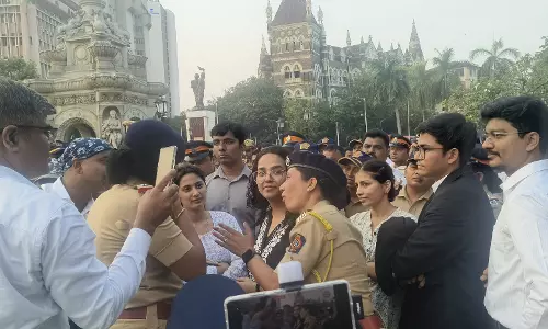 Bombay High Court Seeks State Response On Plea Alleging Illegal Mumbai Police Detentions During Anti-CEC Protests Bombay High Court Seeks State Response On Plea Alleging Illegal Mumbai Police Detentions During Anti-CEC Protests