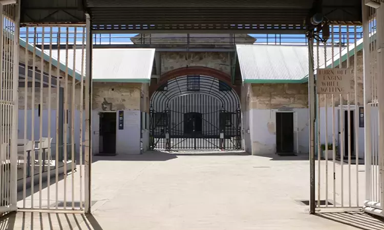 Matter Has Not Moved An Inch: Delhi High Court Issues Contempt Notice To DG Prisons Over Open Prison Reforms Matter Has Not Moved An Inch: Delhi High Court Issues Contempt Notice To DG Prisons Over Open Prison Reforms