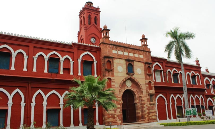 AMU Statute Requiring Two-Third Majority Of Executive Council To Terminate Teacher Not Arbitrary: Allahabad High Court AMU Statute Requiring Two-Third Majority Of Executive Council To Terminate Teacher Not Arbitrary: Allahabad High Court
