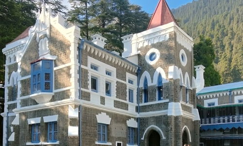 Admitted Student Cant Be Asked To Pay Revised Fees During Ongoing Course, Uttarakhand HC Quashes Retrospective Fee Hike In Ayurveda Colleges