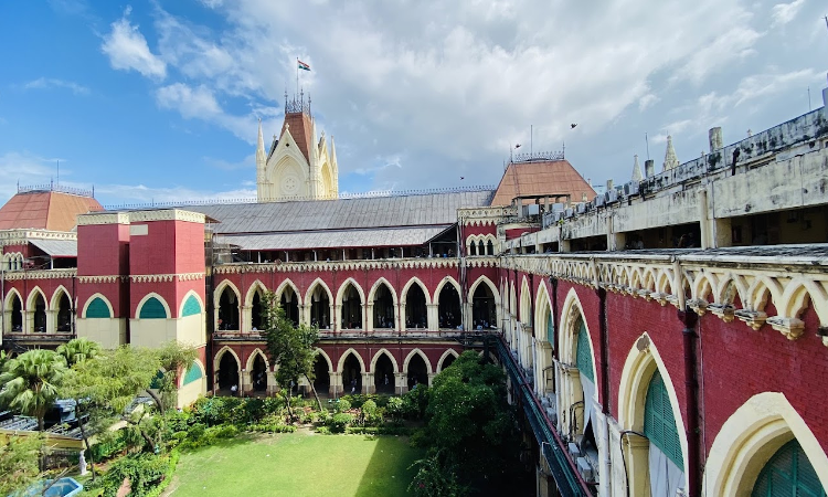 Threshold To Prove Fraud & Corruption In Arbitral Award Is Much Higher Than Merely Criticising Findings Of Arbitrator: Calcutta High Court